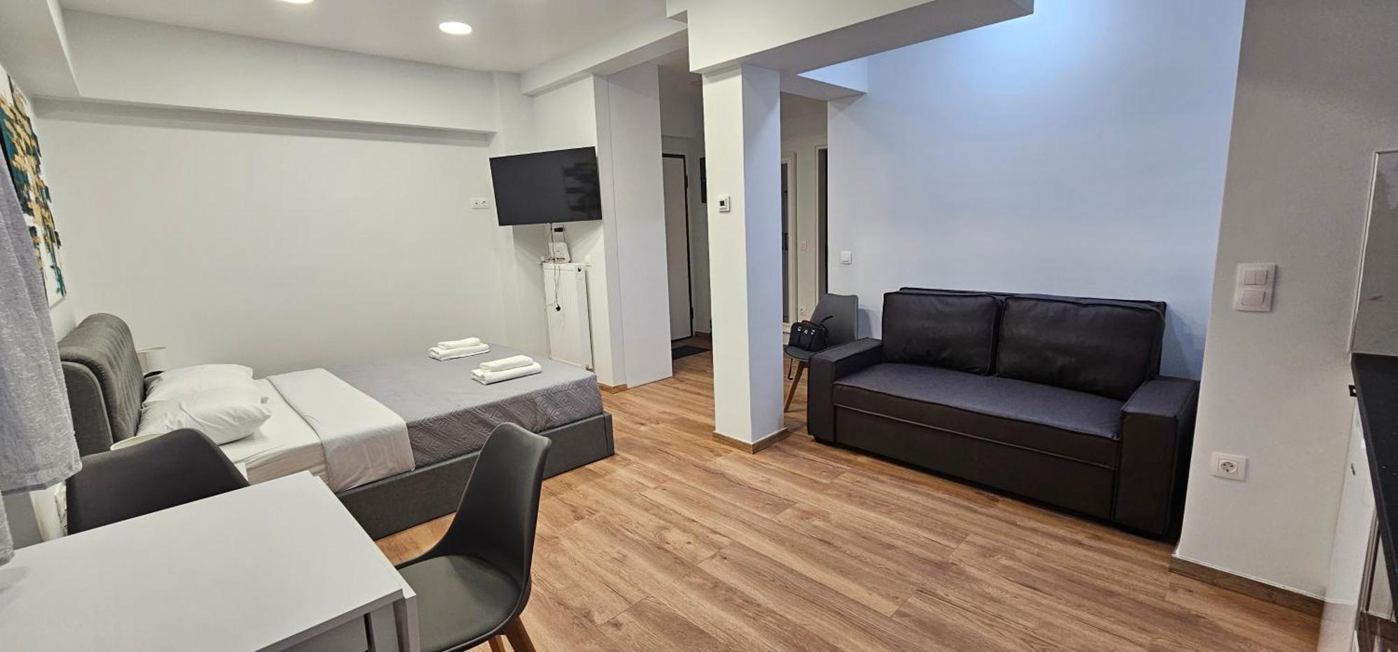 Warm And Cozy In Location! * Athens