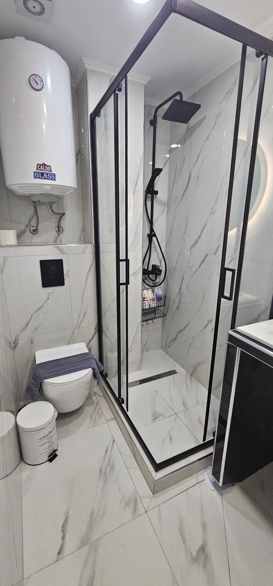 Apartment Warm And Cozy In Location! *